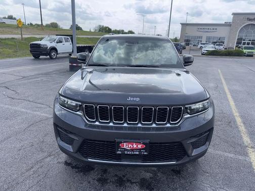 Metallic 2023 Jeep Grand Cherokee Laredo