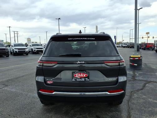 Metallic 2023 Jeep Grand Cherokee Laredo