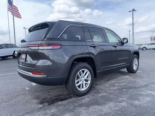Metallic 2023 Jeep Grand Cherokee Laredo