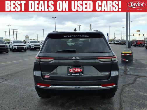 Metallic 2023 Jeep Grand Cherokee Laredo