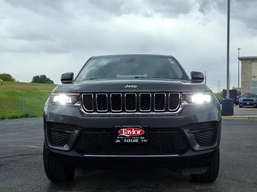 Metallic 2023 Jeep Grand Cherokee Laredo