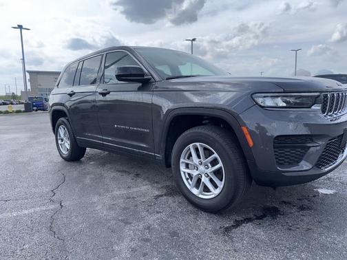 Metallic 2023 Jeep Grand Cherokee Laredo
