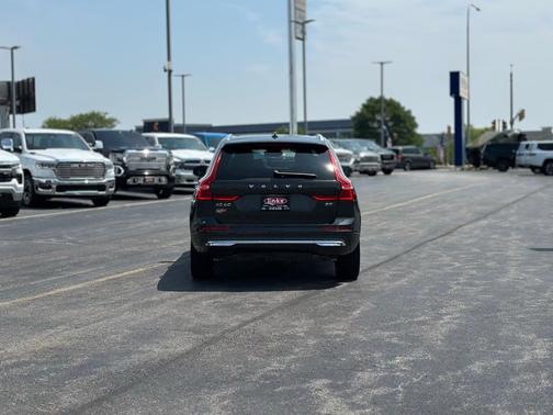 2022 Volvo XC60 B5 Inscription