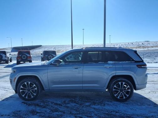2022 Jeep Grand Cherokee Overland