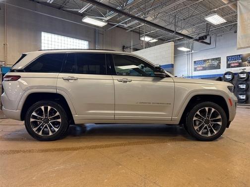2022 Jeep Grand Cherokee Overland