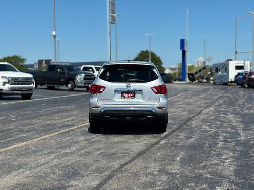 2018 Nissan Pathfinder SL