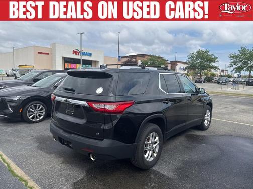 Mosaic Black Metallic 2018 Chevrolet Traverse LT Cloth