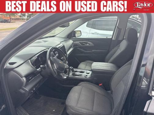 Mosaic Black Metallic 2018 Chevrolet Traverse LT Cloth