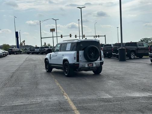 2024 Land Rover Defender P300