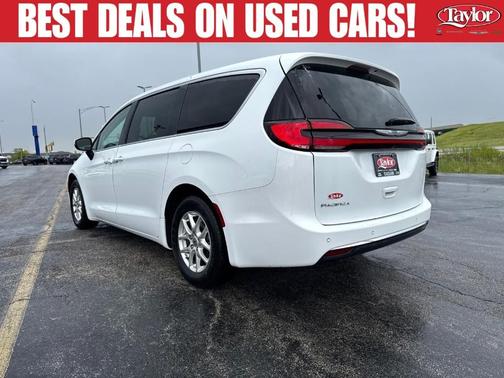 Bright White Clearcoat 2023 Chrysler Pacifica Touring-L