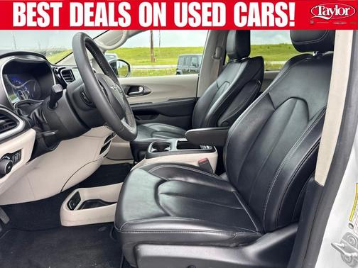 Bright White Clearcoat 2023 Chrysler Pacifica Touring-L