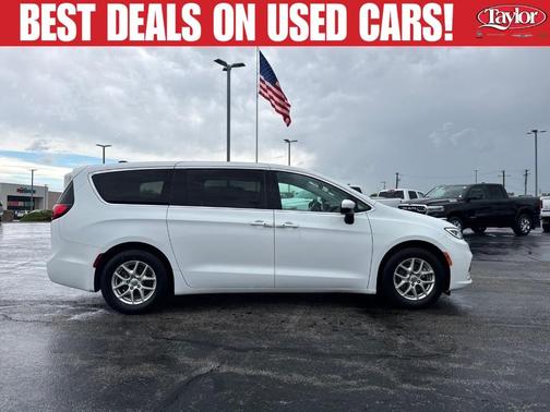 Bright White Clearcoat 2023 Chrysler Pacifica Touring-L