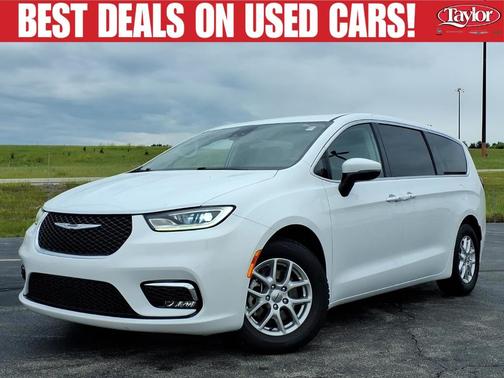 Bright White Clearcoat 2023 Chrysler Pacifica Touring-L