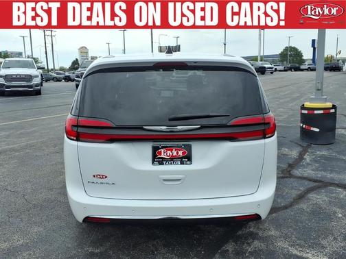 Bright White Clearcoat 2023 Chrysler Pacifica Touring-L