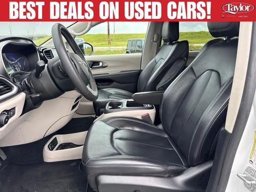 Bright White Clearcoat 2023 Chrysler Pacifica Touring-L