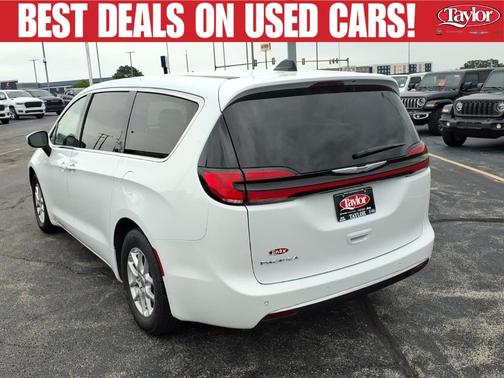 Bright White Clearcoat 2023 Chrysler Pacifica Touring-L