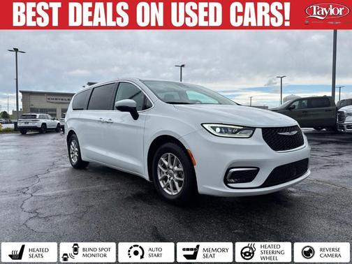 Bright White Clearcoat 2023 Chrysler Pacifica Touring-L