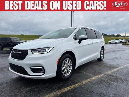 Bright White Clearcoat 2023 Chrysler Pacifica Touring-L