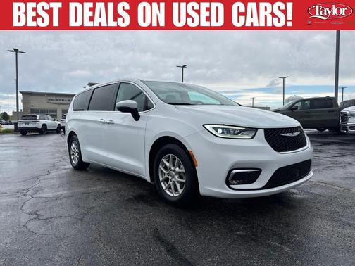Bright White Clearcoat 2023 Chrysler Pacifica Touring-L