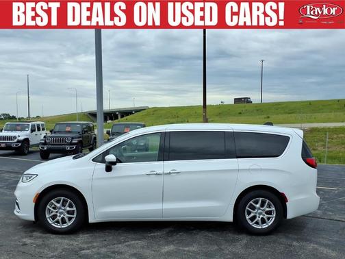 Bright White Clearcoat 2023 Chrysler Pacifica Touring-L