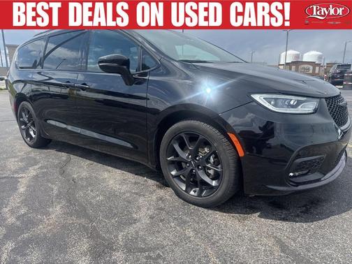 Diamond Black 2025 Chrysler Pacifica Limited