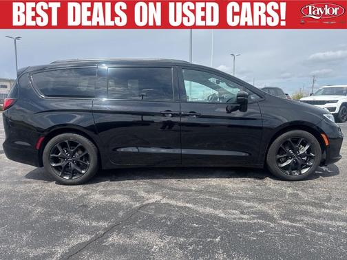 Diamond Black 2025 Chrysler Pacifica Limited