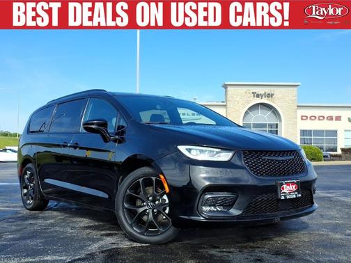 Diamond Black 2025 Chrysler Pacifica Limited