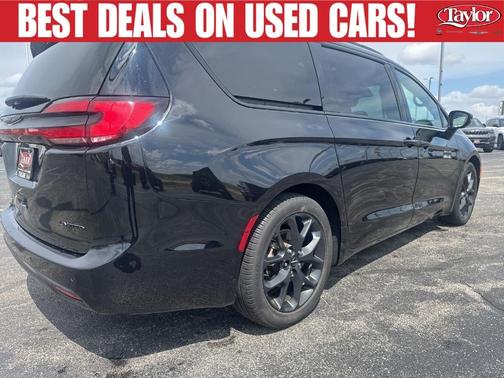 Diamond Black 2025 Chrysler Pacifica Limited