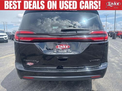 Diamond Black 2025 Chrysler Pacifica Limited