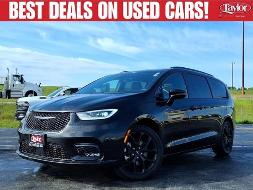 Diamond Black 2025 Chrysler Pacifica Limited