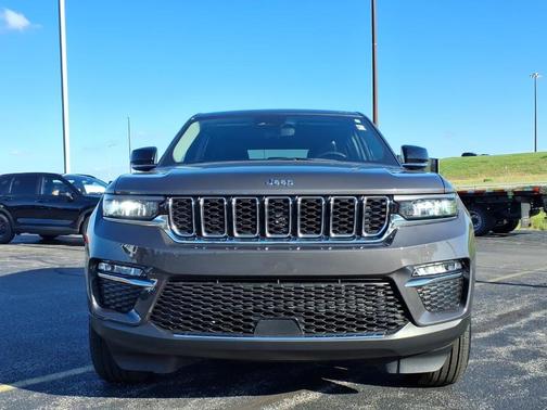 Metallic 2023 Jeep Grand Cherokee Limited