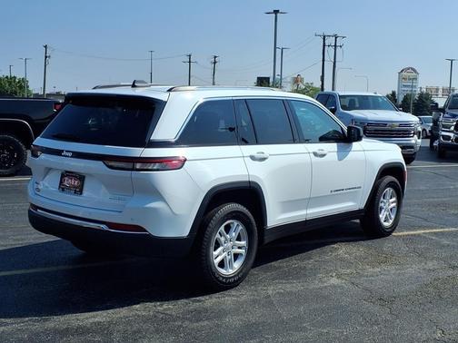 2022 Jeep Grand Cherokee Laredo