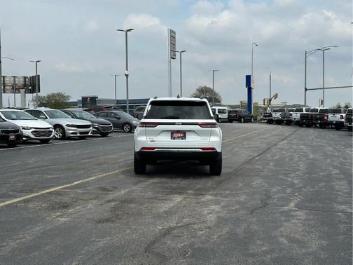 2022 Jeep Grand Cherokee Laredo