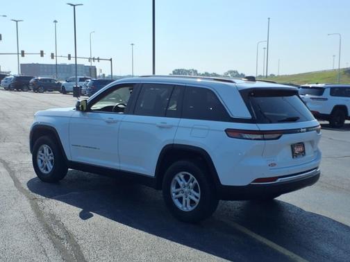 2022 Jeep Grand Cherokee Laredo