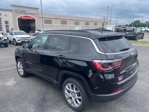 2023 Jeep Compass Latitude Lux
