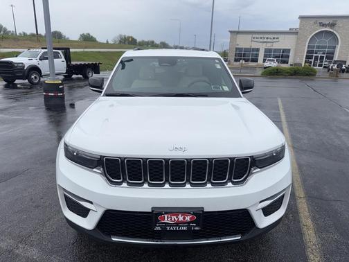 Bright White Clearcoat 2023 Jeep Grand Cherokee Limited