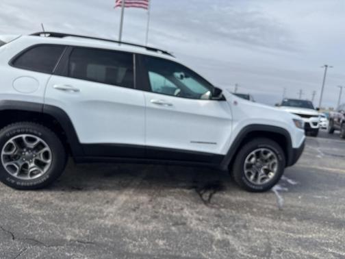 Bright White Clearcoat 2022 Jeep Cherokee Trailhawk