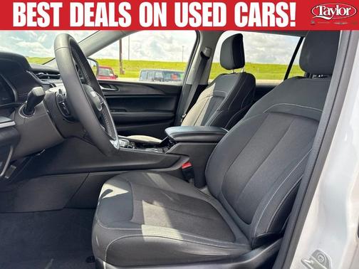 Bright White Clearcoat 2023 Jeep Grand Cherokee L Laredo