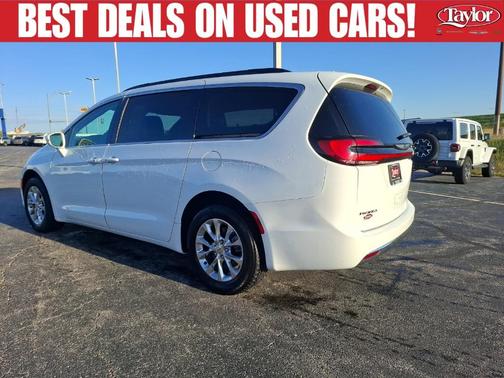 Bright White Clearcoat 2022 Chrysler Pacifica Touring-L
