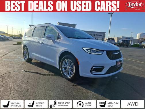 Bright White Clearcoat 2022 Chrysler Pacifica Touring-L