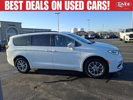 Bright White Clearcoat 2022 Chrysler Pacifica Touring-L