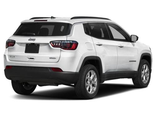 Bright White Clearcoat 2026 Jeep Compass Latitude