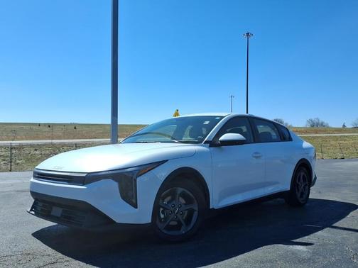 Snow White Pearl 2025 Kia K4