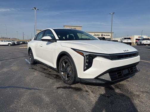 Snow White Pearl 2025 Kia K4