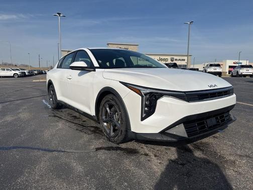 Snow White Pearl 2025 Kia K4