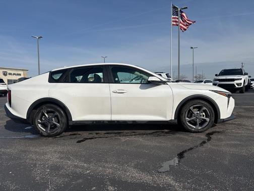 Snow White Pearl 2025 Kia K4