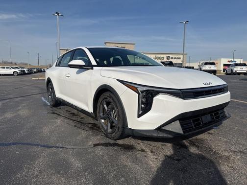 Snow White Pearl 2025 Kia K4