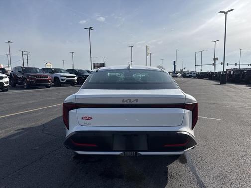 Snow White Pearl 2025 Kia K4