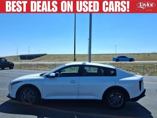 Snow White Pearl 2025 Kia K4