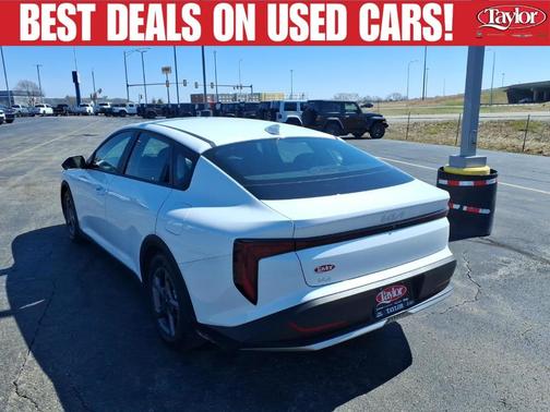 Snow White Pearl 2025 Kia K4